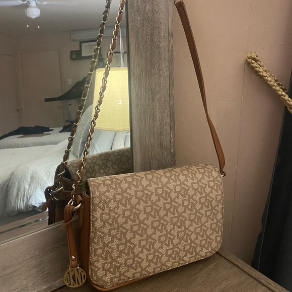 DKNY PURSE - Picture 1 of 4